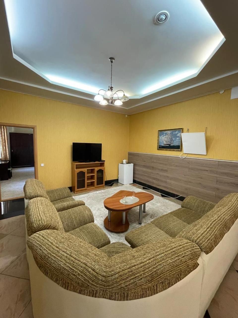 Shanyrak Hotel Temirtau Buitenkant foto