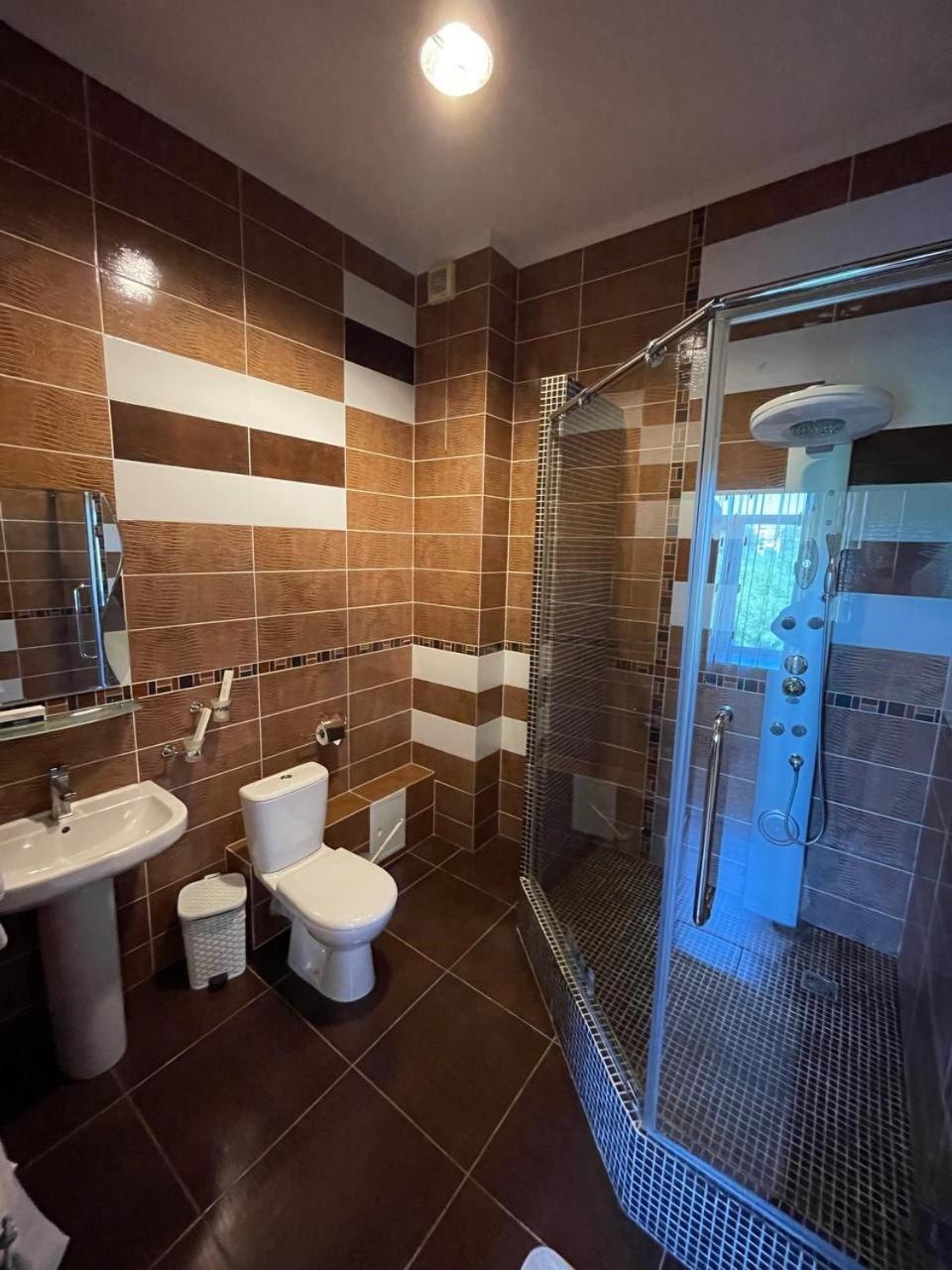 Shanyrak Hotel Temirtau Buitenkant foto